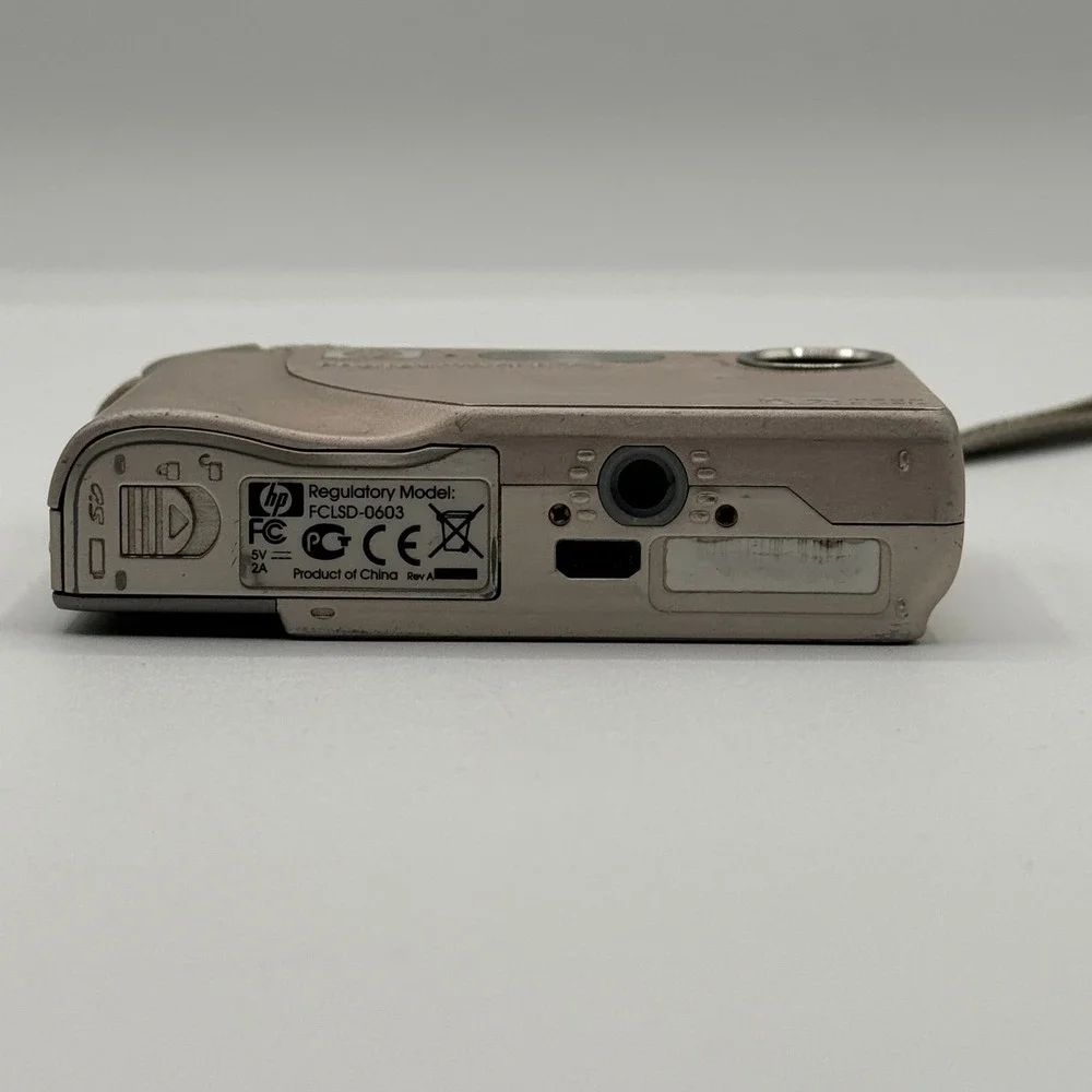 HP Photosmart R727 Digital Camera 6.2MP 3x‎ Optical Zoom Silver FCLSD-0603